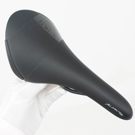 Fi'zi:k Aliante R5 Saddle Kium